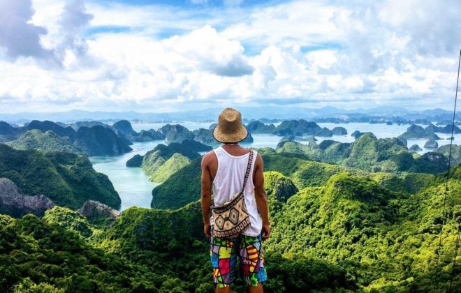 Wietnam zatoka Ha Long Zatoka Lądującego Smoka najpiękniejsze miejsca wakacje wycieczki wczasy egzotyczna podróż, wakacje w Wietnamie